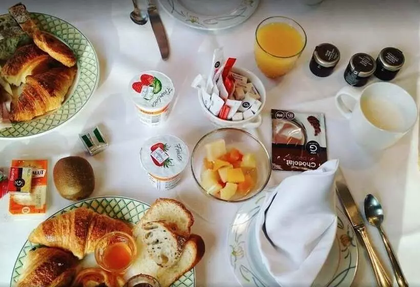 ホテル Logis Hôtel Sully Le Château