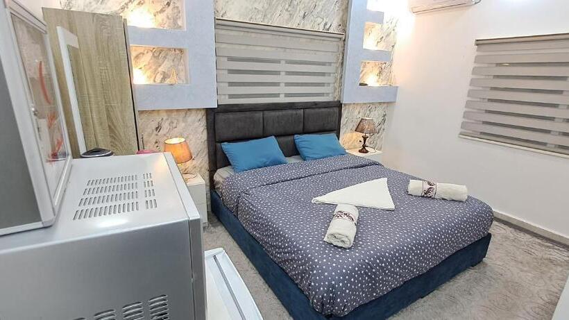 پانسیون Hadrian S Arch