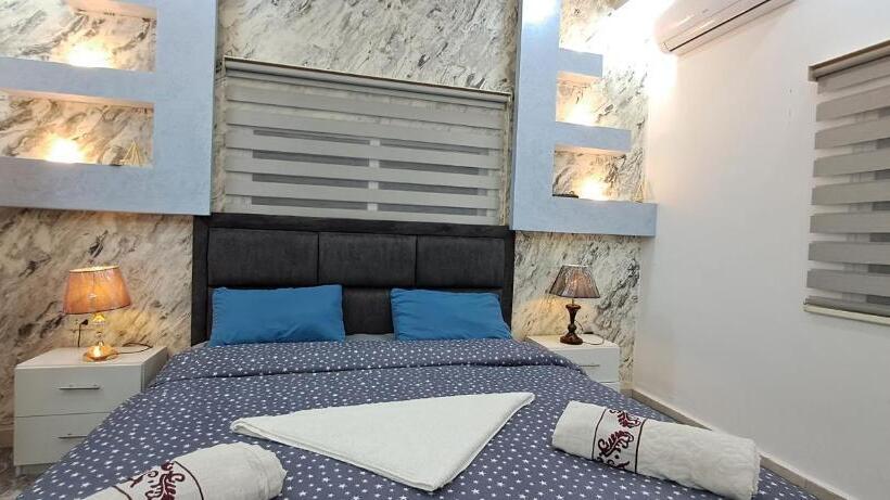 پانسیون Hadrian S Arch