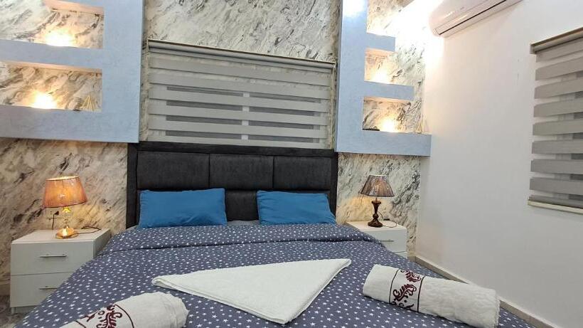 پانسیون Hadrian S Arch