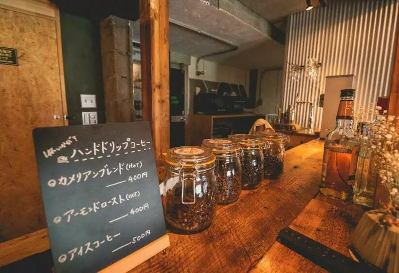 Retkeilymaja Camellia Complex