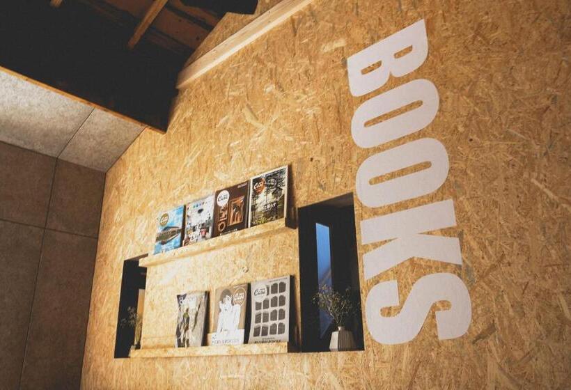 הוסטל Camellia Complex