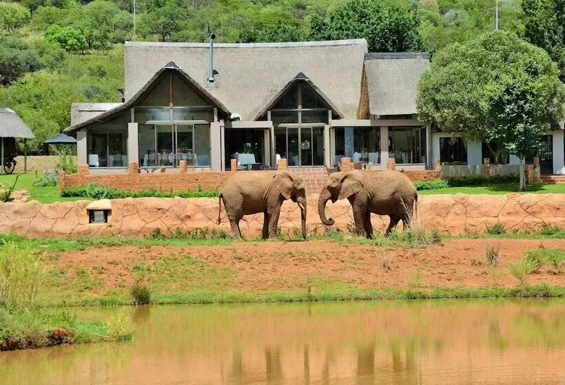 African Hills Safari Lodge & Spa