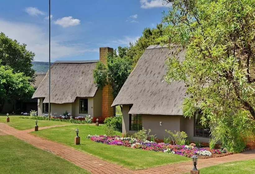 African Hills Safari Lodge & Spa