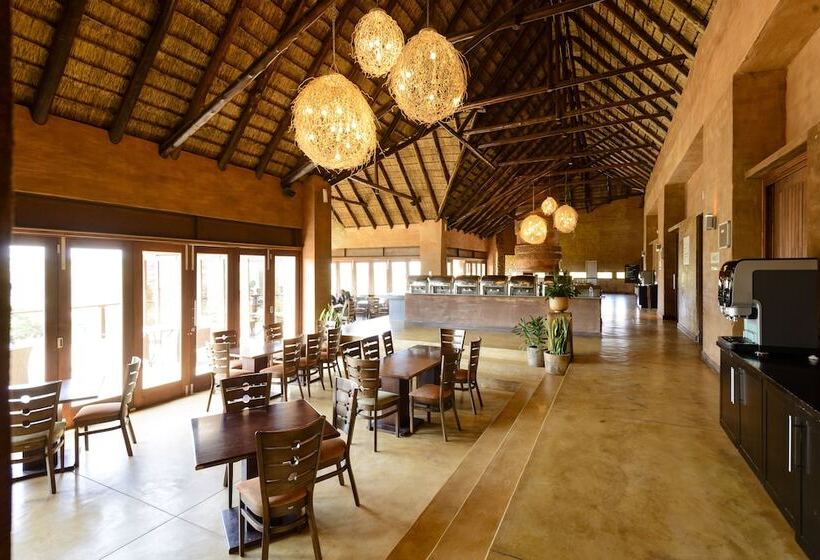 African Hills Safari Lodge & Spa