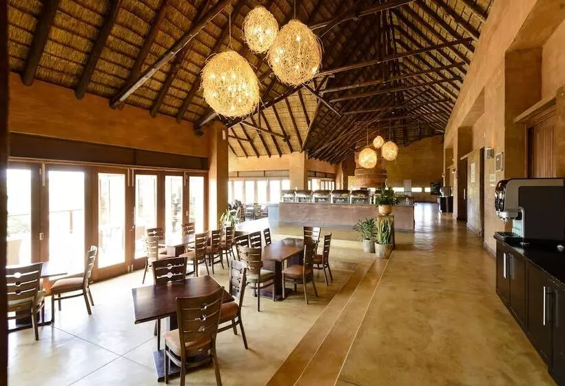 African Hills Safari Lodge & Spa