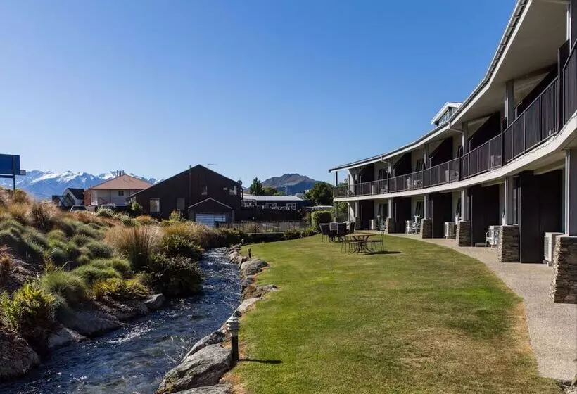 Clearbrook Motel & Serviced Apartments