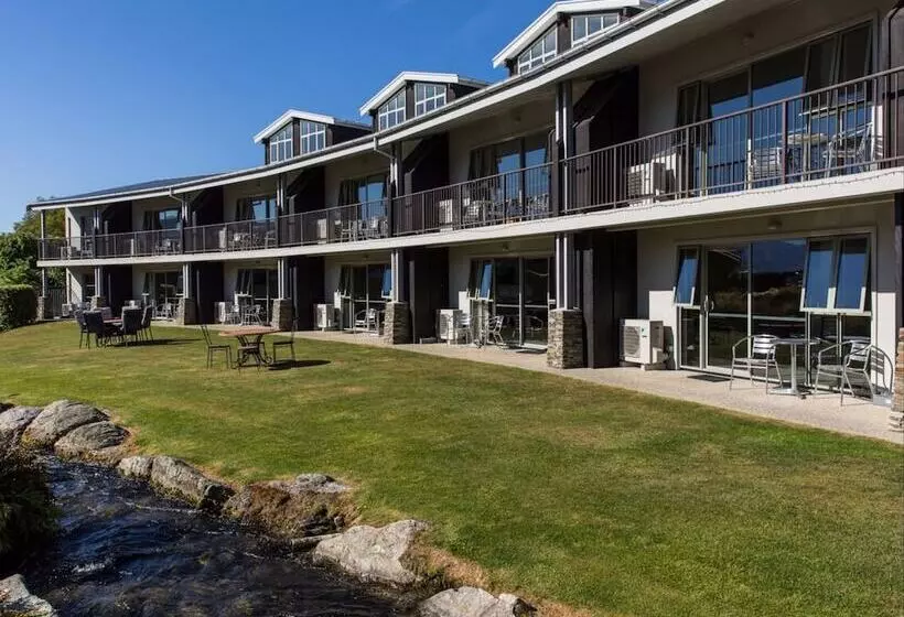 Clearbrook Motel & Serviced Apartments