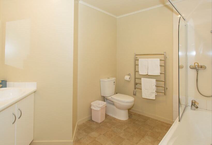 Clearbrook Motel & Serviced Apartments