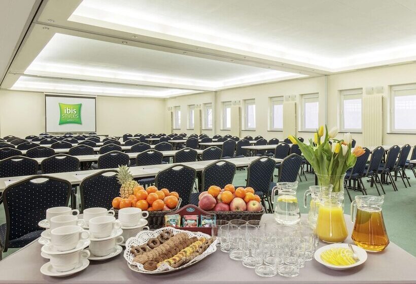 בית מלון כפרי Ibis Styles Warszawa West