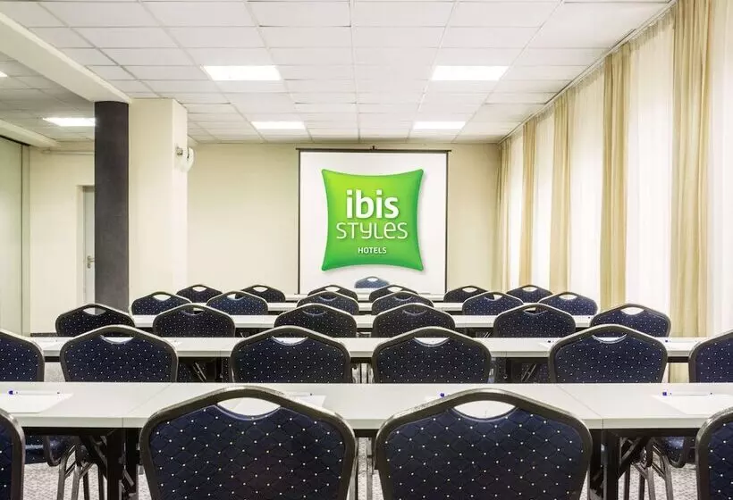 בית מלון כפרי Ibis Styles Warszawa West
