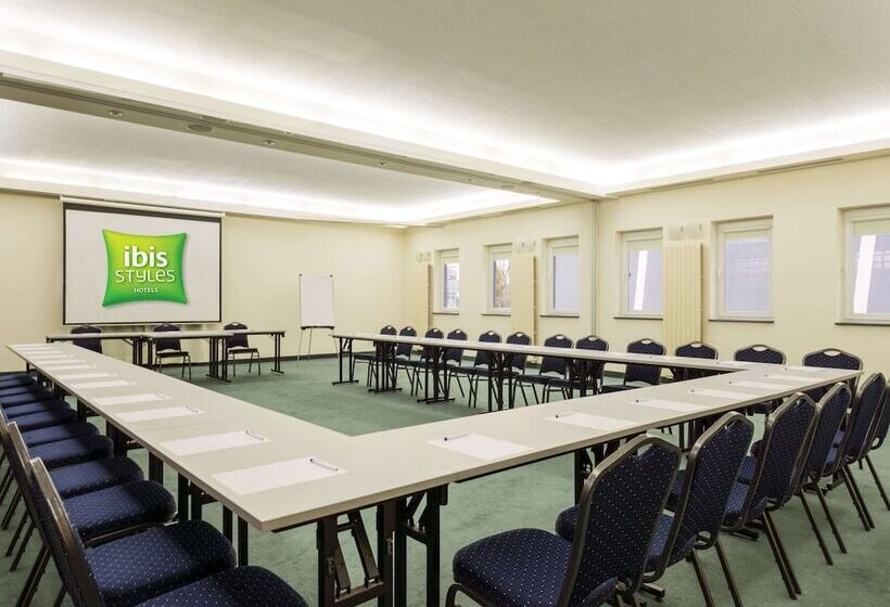 בית מלון כפרי Ibis Styles Warszawa West