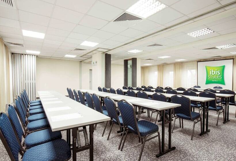 בית מלון כפרי Ibis Styles Warszawa West