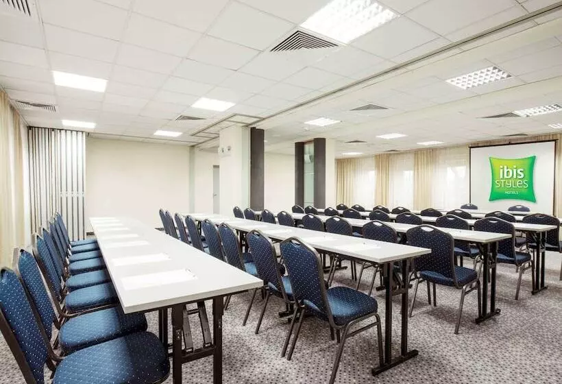בית מלון כפרי Ibis Styles Warszawa West