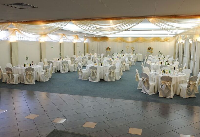 בית מלון כפרי Ibis Styles Warszawa West