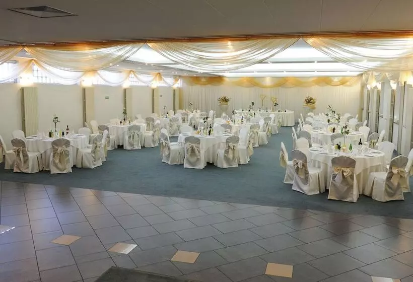 בית מלון כפרי Ibis Styles Warszawa West