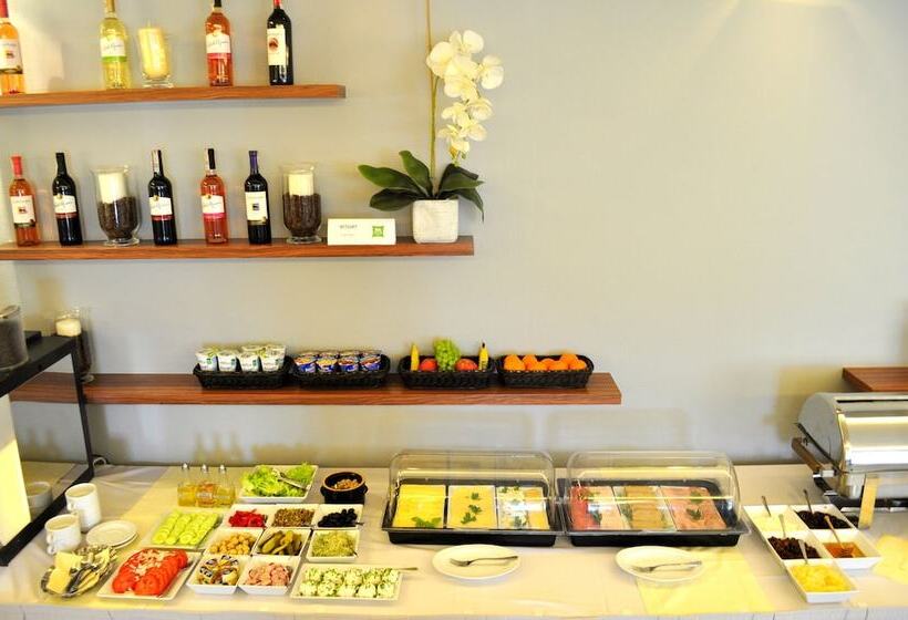 בית מלון כפרי Ibis Styles Warszawa West