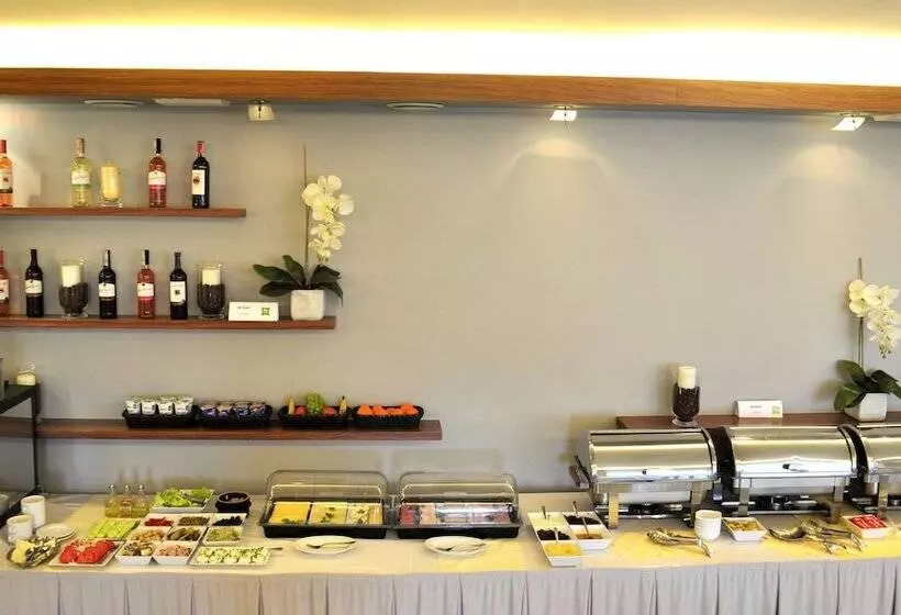 בית מלון כפרי Ibis Styles Warszawa West