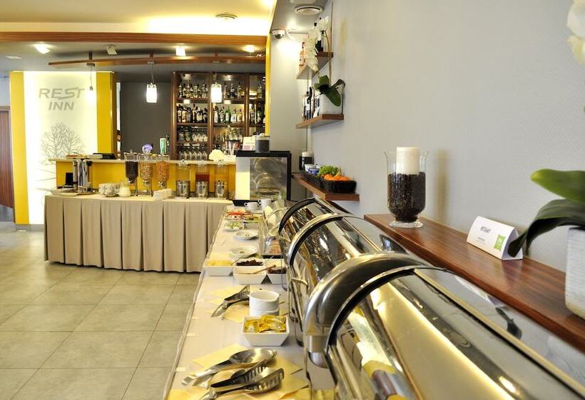 בית מלון כפרי Ibis Styles Warszawa West