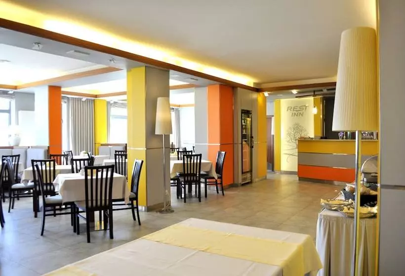 בית מלון כפרי Ibis Styles Warszawa West