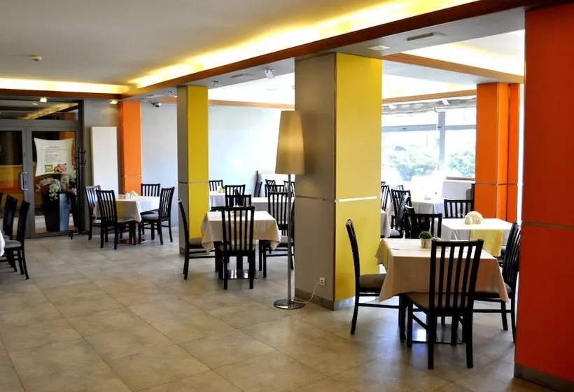 בית מלון כפרי Ibis Styles Warszawa West