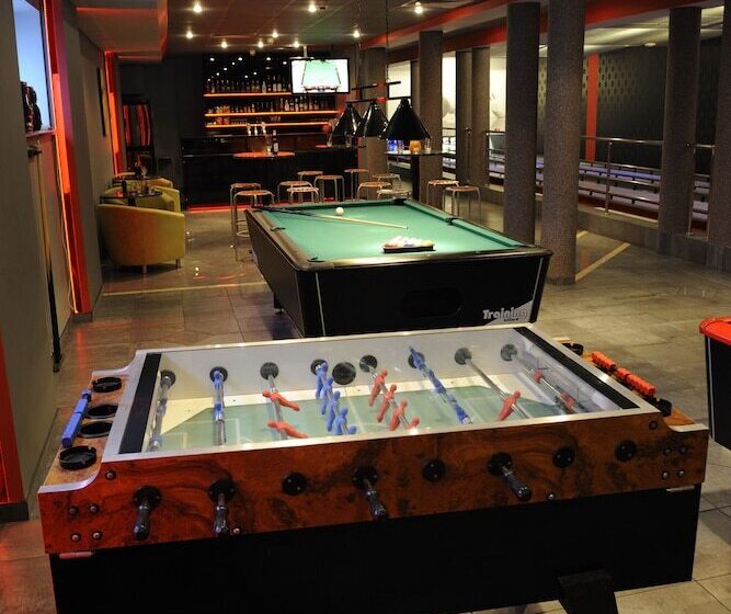 בית מלון כפרי Ibis Styles Warszawa West