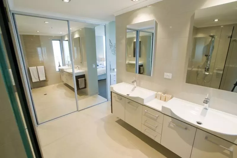 هتل One30 Esplanade