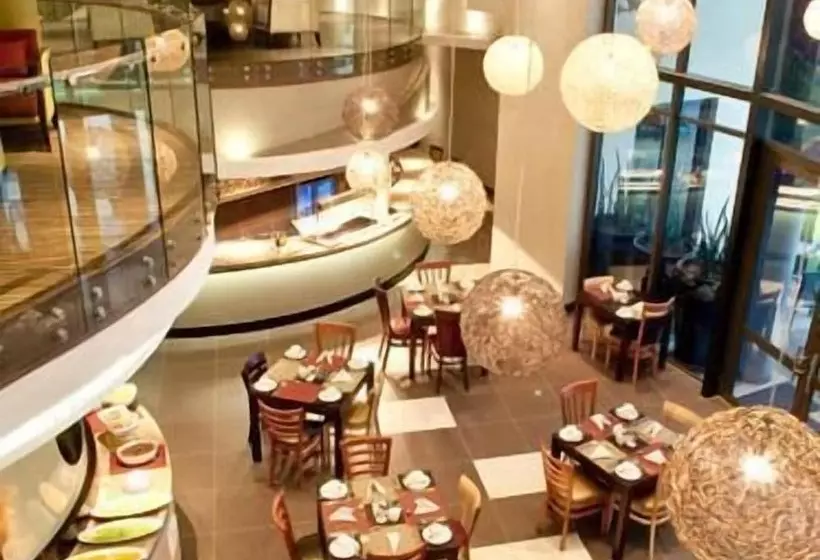 호텔 Peermont Metcourt At Umfolozi Empangeni