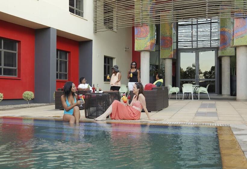 ホテル Peermont Metcourt At Umfolozi Empangeni