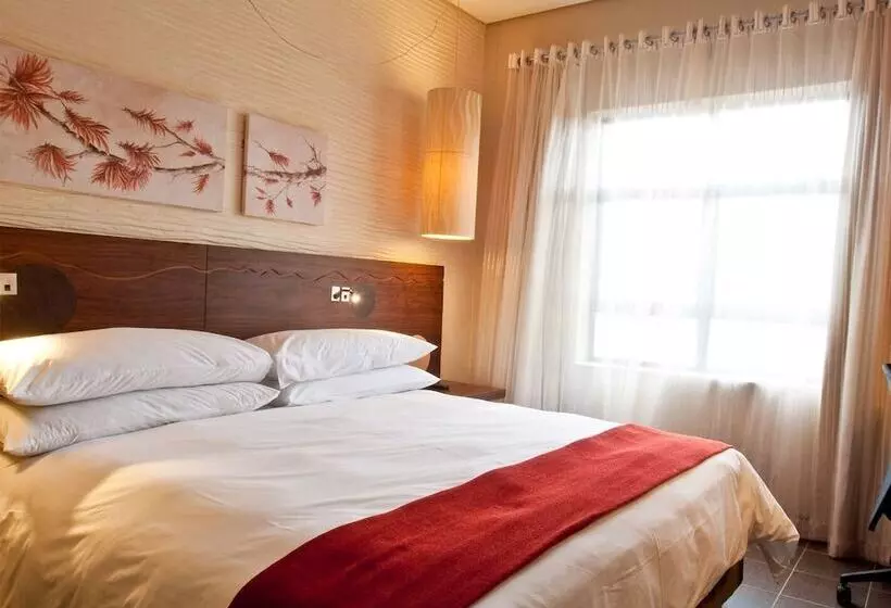 호텔 Peermont Metcourt At Umfolozi Empangeni