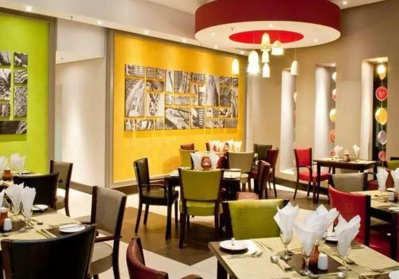 호텔 Peermont Metcourt At Umfolozi Empangeni