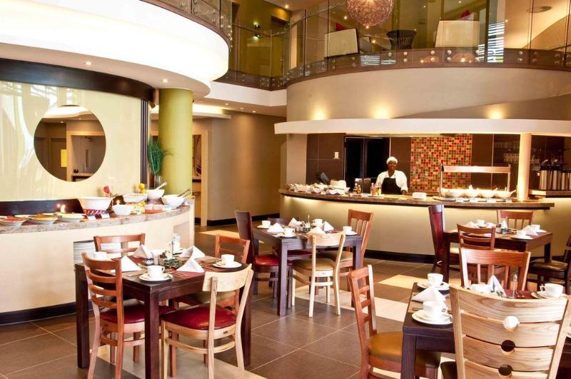 ホテル Peermont Metcourt At Umfolozi Empangeni