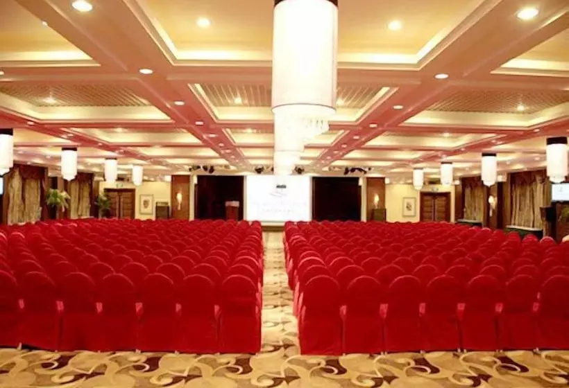 Hotel Qingdao Danube International