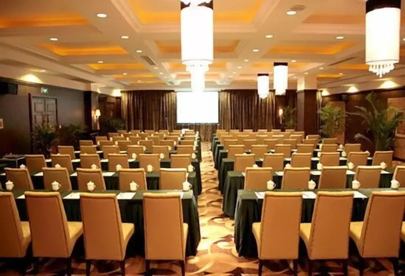 Hotel Qingdao Danube International