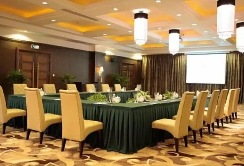 Hotel Qingdao Danube International