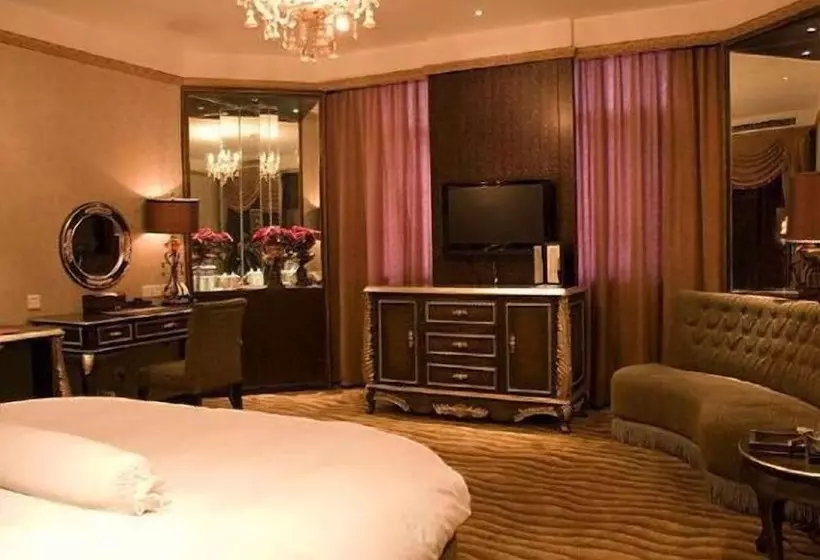 Hotel Qingdao Danube International