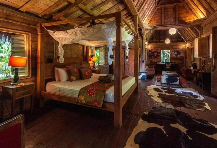 酒店 Ratua Private Island Resort