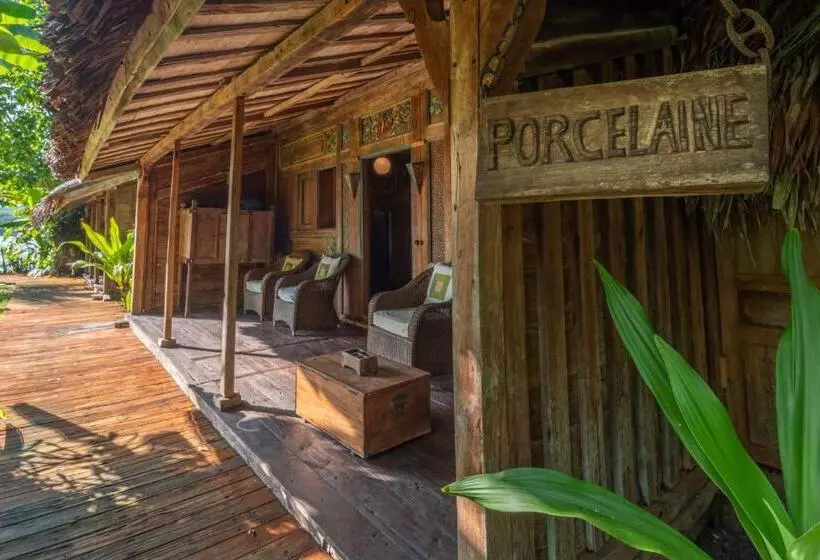 酒店 Ratua Private Island Resort