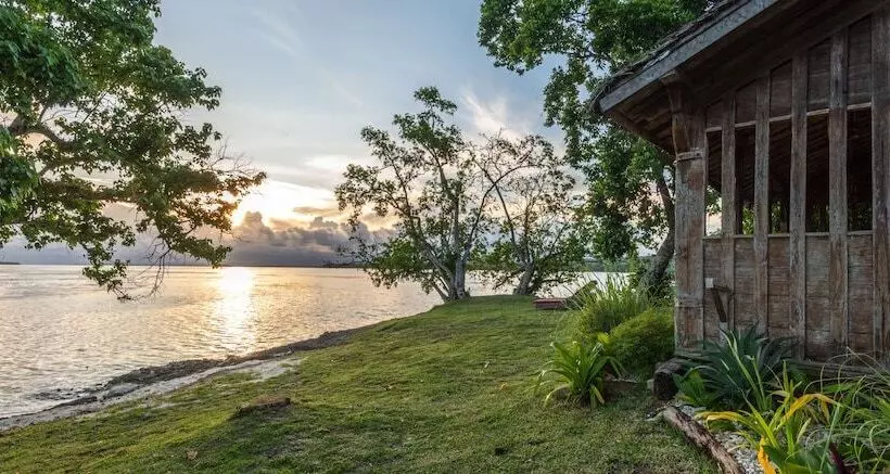 酒店 Ratua Private Island Resort