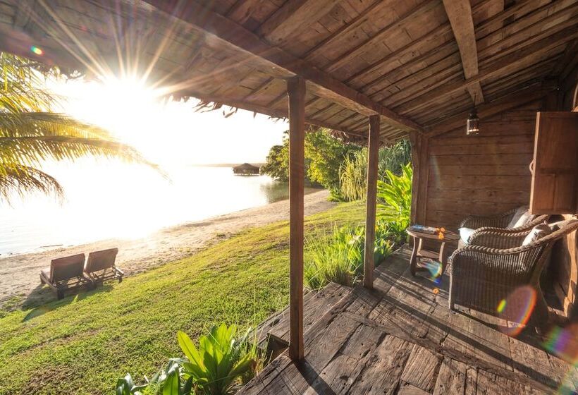 酒店 Ratua Private Island Resort