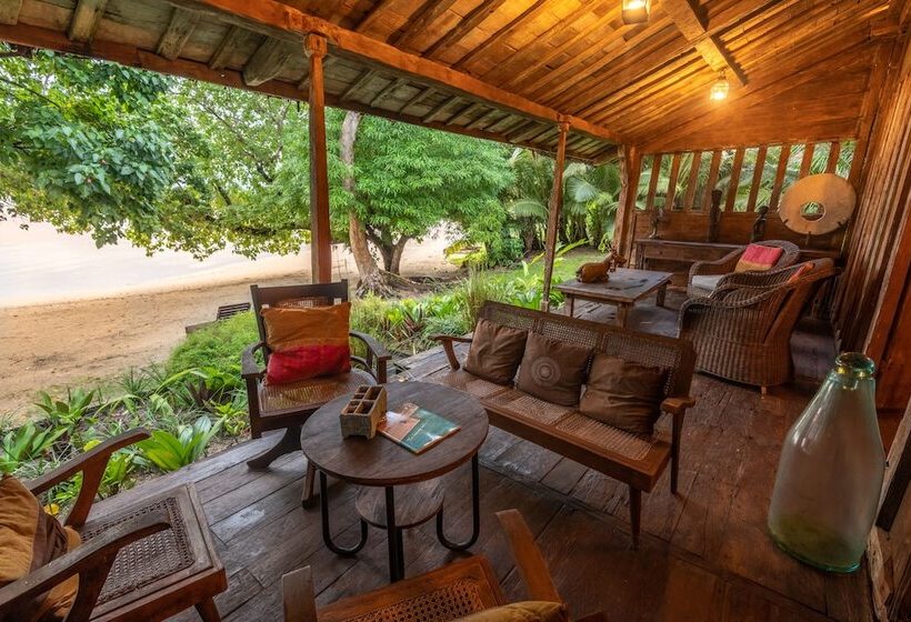 酒店 Ratua Private Island Resort