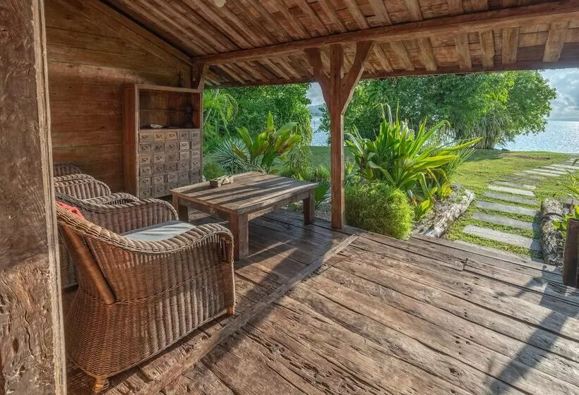 酒店 Ratua Private Island Resort