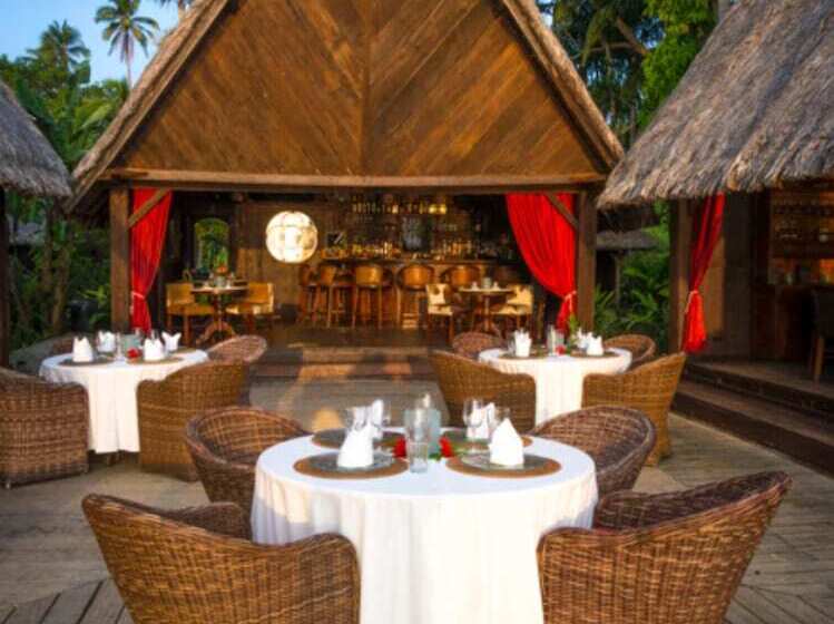 酒店 Ratua Private Island Resort