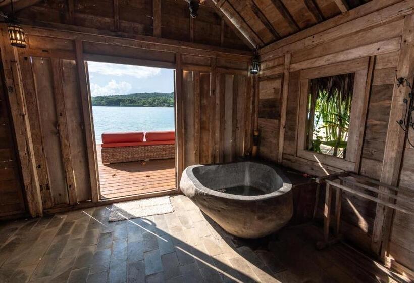 酒店 Ratua Private Island Resort