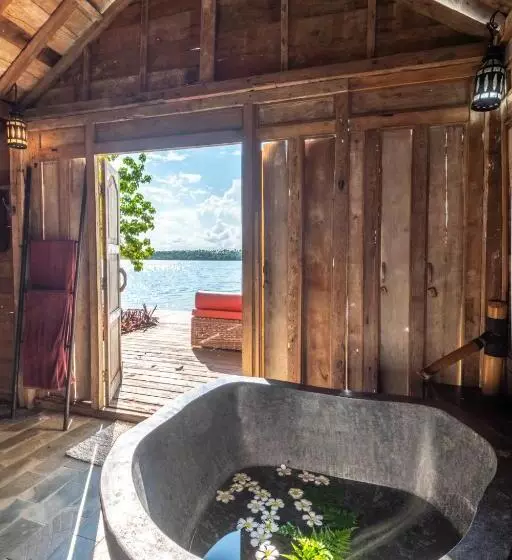 酒店 Ratua Private Island Resort