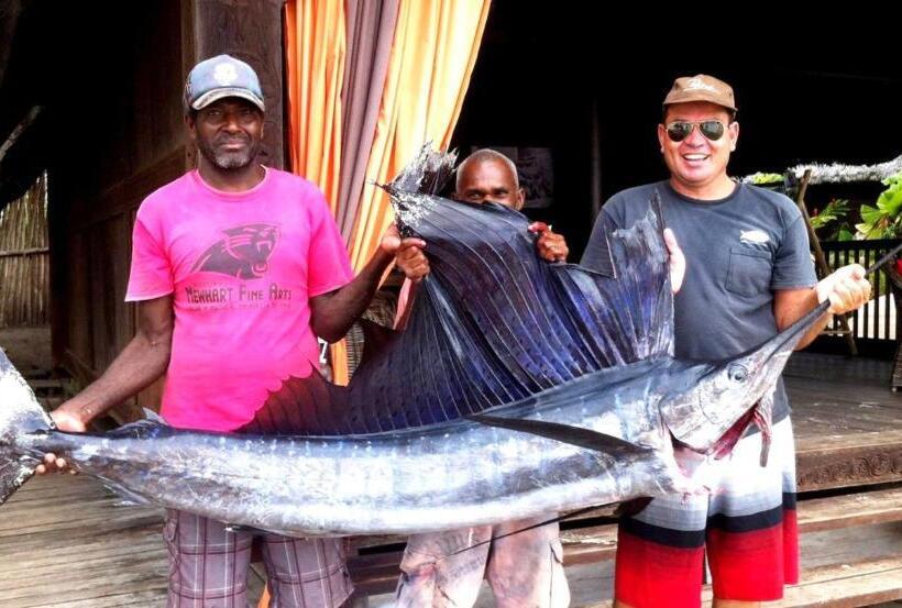 酒店 Ratua Private Island Resort