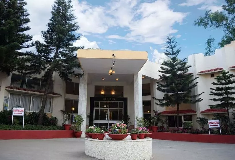 ホテル Sunset Inn Mount Abu With Swimming Pool