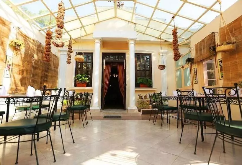 Hotelli Welcomheritage Windsor Lodge