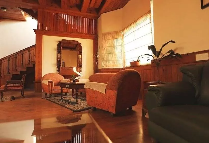 Hotelli Welcomheritage Windsor Lodge