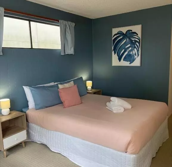Coast Motel Eden